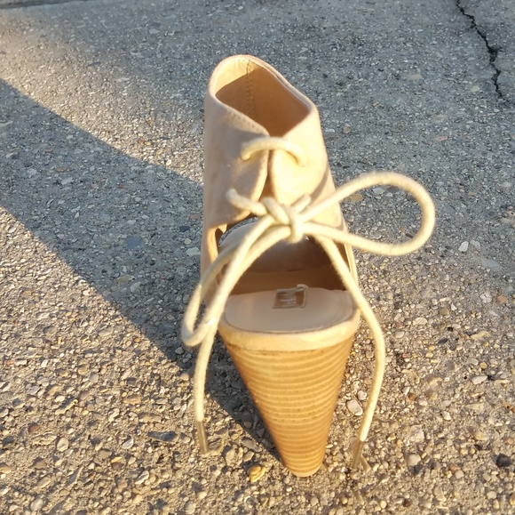 Gorgeous Wedge Heels! - Picture 2 of 4